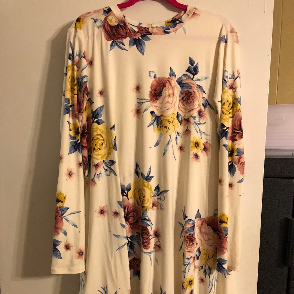 AdornIt Boutique Cream Floral Dress 2x/3x